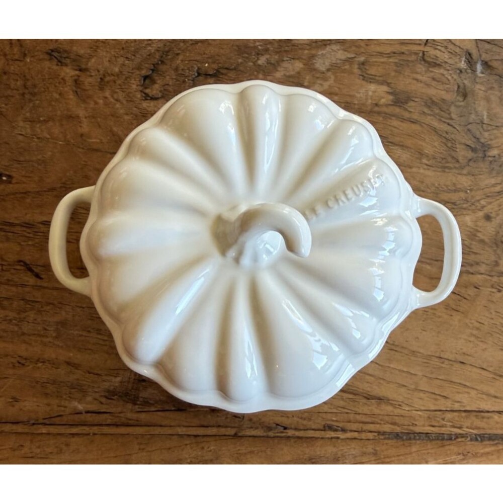 Le Creuset Stoneware Figural Pumpkin Mini Cocotte 12 oz 350 ml White NEW NIB - Picture 7 of 12